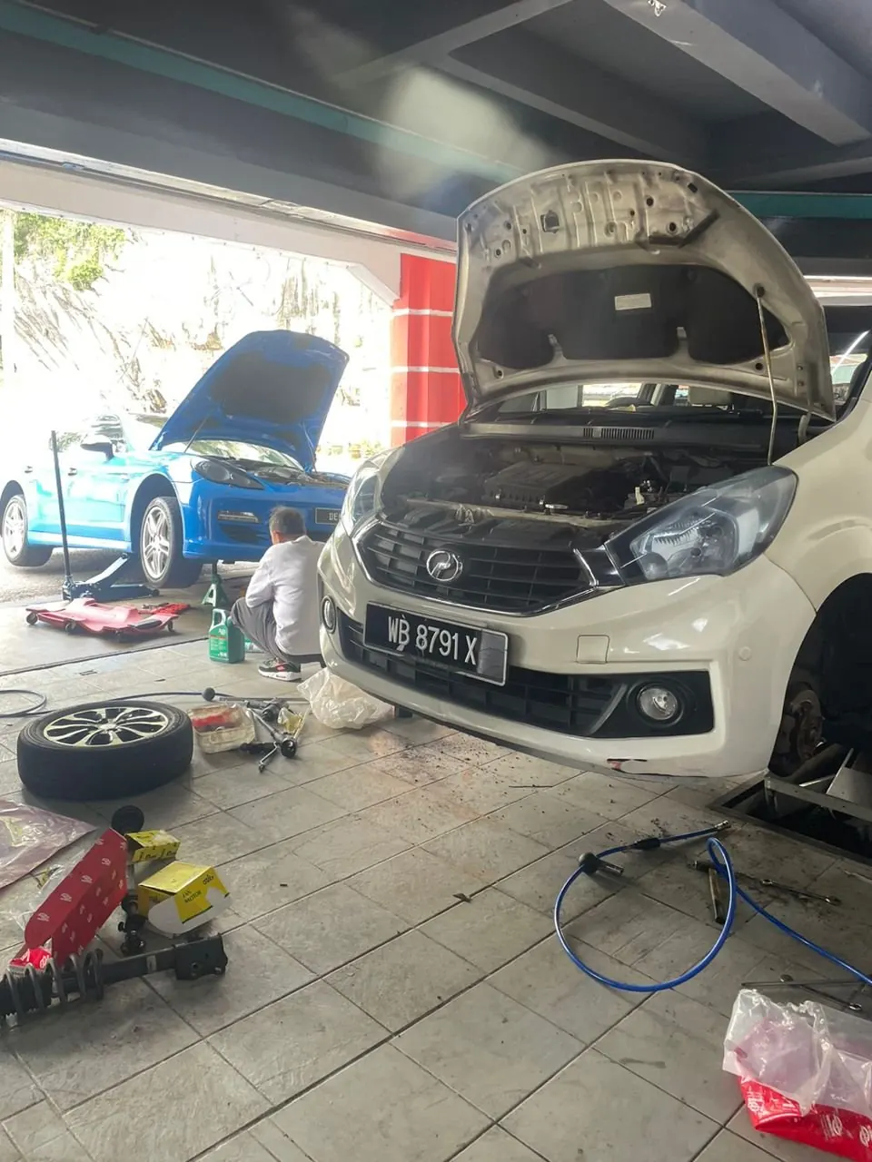 Otoka Garage workshop — servicing and repair work 12