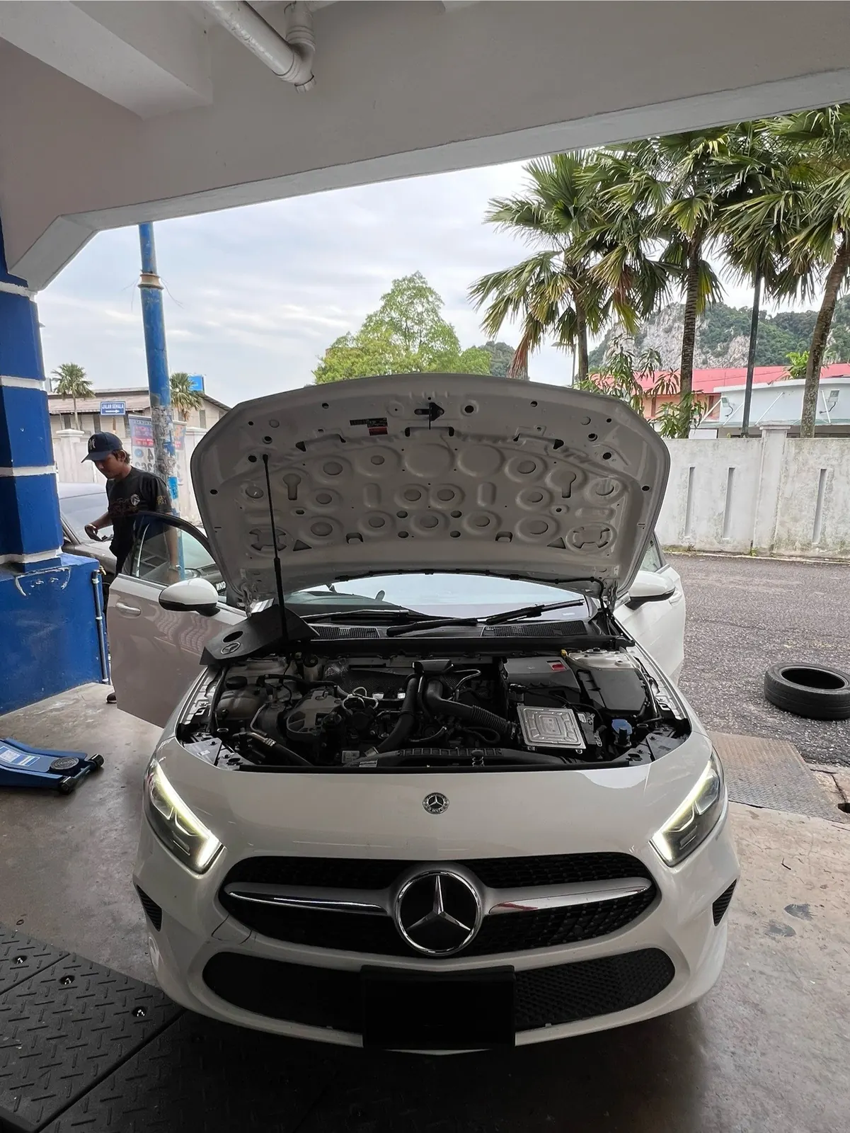 Otoka Garage technician working on a customer car